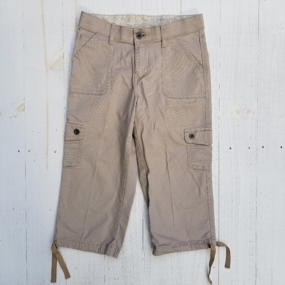 Khaki Cargo Capris sz 8 regular Lee